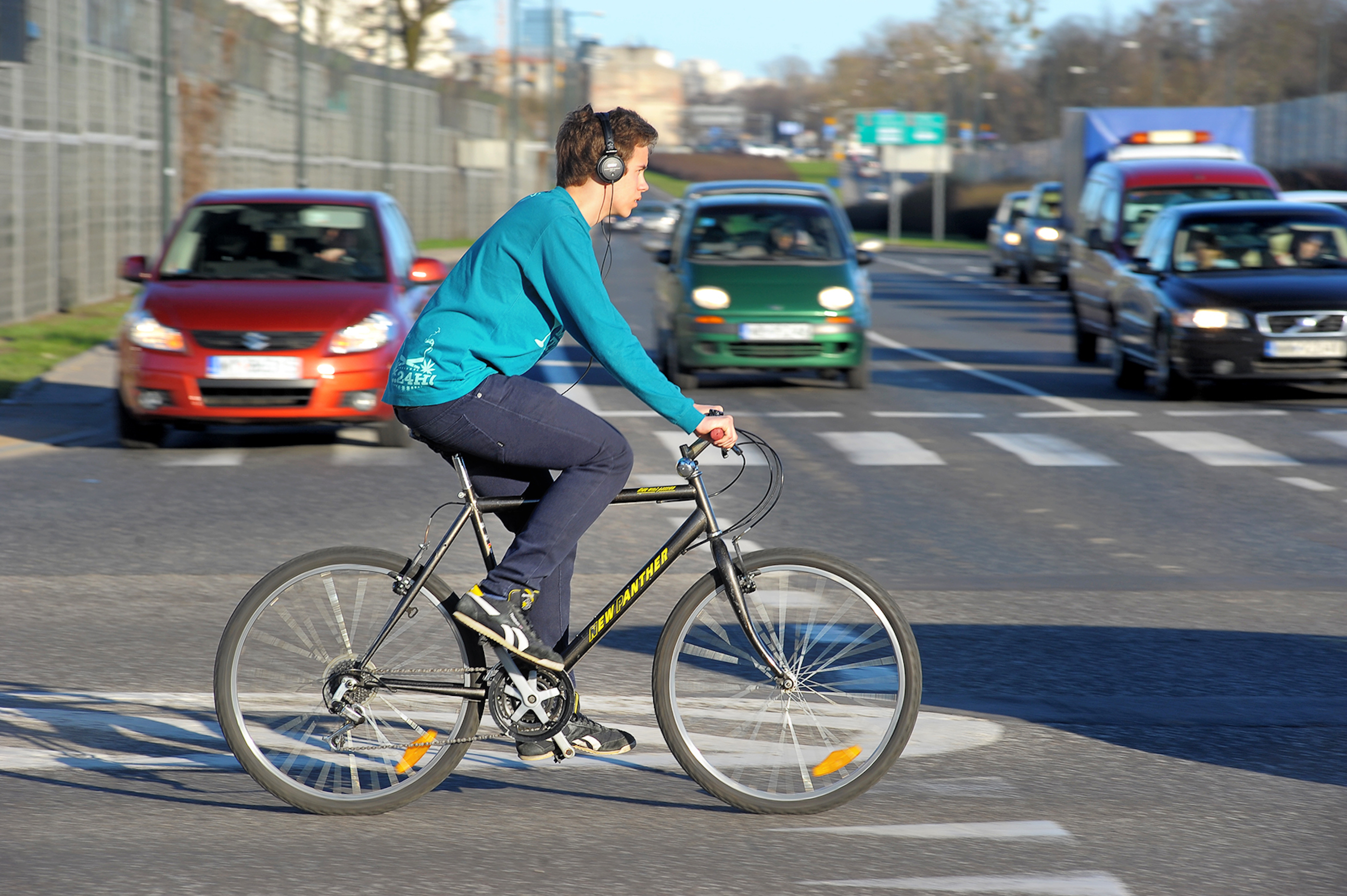 Z Jaką Maksymalną Prędkością Porusza Się Przez Krótką Chwilę Rowerzysta Rowerzysta na drodze - Magazyn Auto